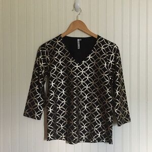 Lulu B black gold circle geometric print v-neck 3/4 sleeve top size XS EUC